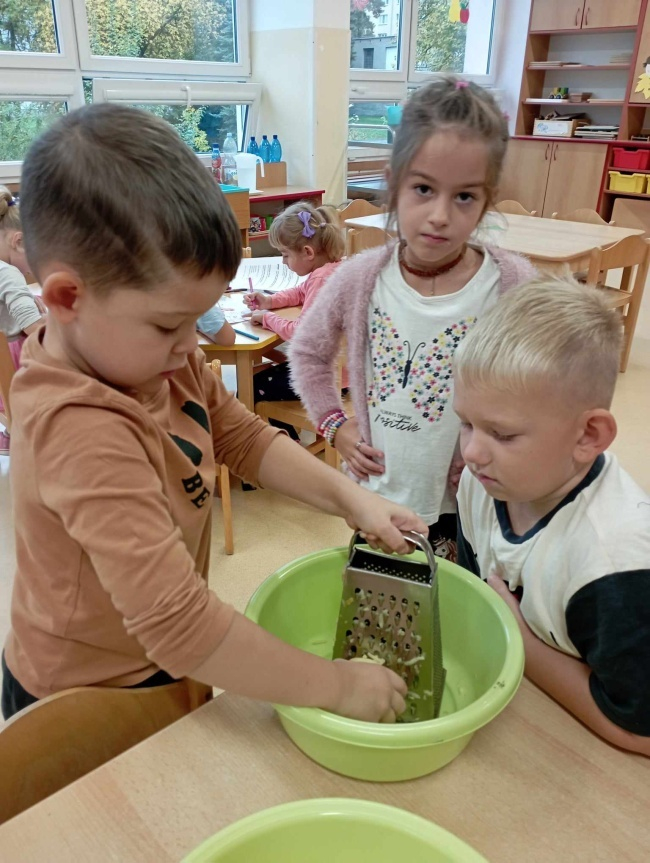 Sluníčka – pečení štrůdlu