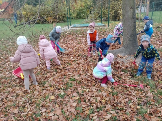 Zajíčci – práce na zahrádce